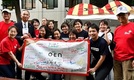 学長フラッグ掲げる-2.jpg